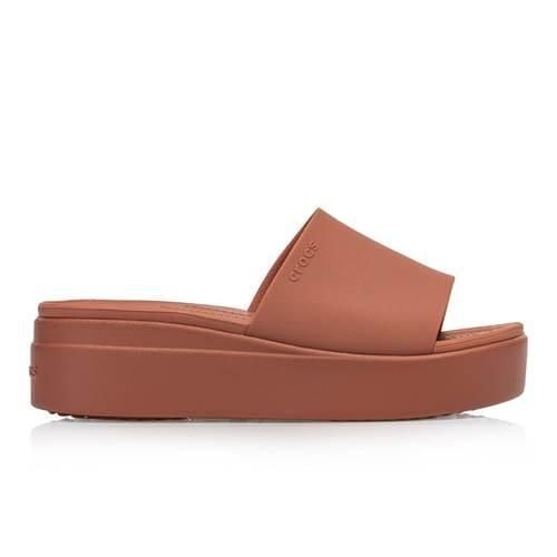Klapki Dla Dorosłych Crocs Brooklyn Slide. Brązowe klapki damskie Crocs, bez wzorów, z materiału, bez obcasa. Za 181.99 zł.
