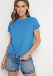 Jasnoniebieski T-shirt z Bawełny z Ozdobnym Wiązaniem Sunitra. Niebieskie bluzki damskie Born2be, m, bez wzorów, z bawełny, klasyczne, bez kołnierzyka. Za 29.99 zł.