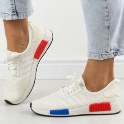 Białe sportowe buty damskie 2062. Białe obuwie sportowe damskie Suzana, bez wzorów, z tkaniny. Za 69.00 zł.