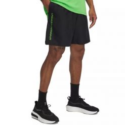 Spodenki Męskie Under Armour Treningowe Sportowe. Czarne krótkie spodenki sportowe męskie Under Armour, m, bez wzorów, z materiału, na fitness i siłownię. Za 102.50 zł.