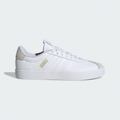 Buty VL Court 3.0. Białe obuwie sportowe damskie Adidas, bez wzorów, ze skóry, trekkingowe. Za 299.00 zł.