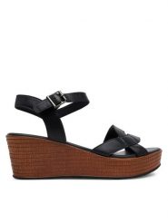 Lasocki Sandały WI16-NYASA-03 Czarny. Czarne sandały damskie Lasocki, bez wzorów, ze skóry, bez obcasa, na koturnie, bez zapięcia. Za 179.99 zł.