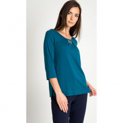Zielona bluzka z kokardką QUIOSQUE. Zielone bluzki damskie QUIOSQUE, z dzianiny, klasyczne, z kokardą. Za 139.99 zł.