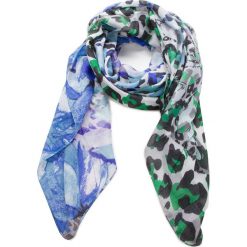 Chusta GUESS - AW7810 POL03 BLU. Szaliki i chusty damskie marki Guess. W wyprzedaży za 169.00 zł.