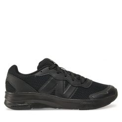 Buty do biegania New Balance. Czarne buty sportowe chłopięce New Balance, bez wzorów, bez zapięcia, do biegania. Za 179.99 zł.