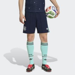 Spodenki wyjazdowe Niemcy 26. Niebieskie krótkie spodenki sportowe męskie Adidas, bez wzorów, do piłki nożnej, climacool (adidas). Za 239.00 zł.