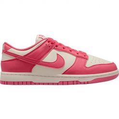 Buty do chodzenia damskie Nike Dunk Low Next Nature. Czerwone obuwie sportowe damskie Nike, bez wzorów, z materiału, trekkingowe. Za 592.00 zł.