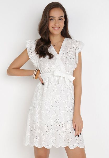 Biała Sukienka Telephei. Białe sukienki damskie Born2be, z aplikacjami, z bawełny, boho, bez kołnierzyka, bez ramiączek, mini, kopertowe. Za 119.99 zł.