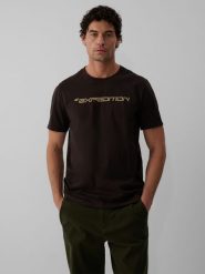 4F T-shirt regular z nadrukiem męski - brązowy M. Brązowe t-shirty męskie 4f, m, bez wzorów, z bawełny, klasyczne, bez kołnierzyka. Za 69.99 zł.