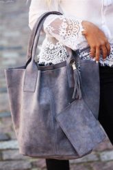 Shopperka skórzana VERA PELLE jasnoszara T49. Szare torebki shopper damskie bez wzorów, ze skóry, zamszowe, bez dodatków. Za 208.99 zł.