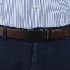 Pasek męski skórzany 3,5 cm klamra automatyczna Beltimore brązowy 02-594 : Kolory - brązowy, beżowy, Rozmiar pasków - r.105-120 cm. Brązowe paski damskie bez wzorów, ze skóry, wizytowe. Za 64.99 zł.