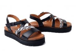 PIAZZA 910320-01 schwarz, sandały damskie. Czarne sandały damskie Piazza, bez wzorów, ze skóry, bez obcasa, bez zapięcia. Za 271.92 zł.