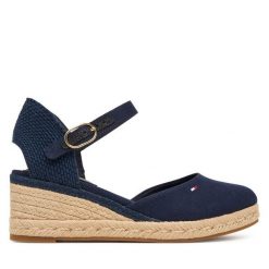 Espadryle Tommy Hilfiger. Niebieskie sandały damskie Tommy Hilfiger, bez wzorów, bez obcasa, bez zapięcia. Za 409.99 zł.