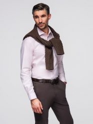 Bawełniana pastelowa męska koszula typu oxford – jasnoróżowa V1 - Rozmiar: XXL. Czerwone koszule męskie Ombre Clothing, m, z aplikacjami, z bawełny, eleganckie, bez kołnierzyka, bez ramiączek. W wyprzedaży za 116.99 zł.