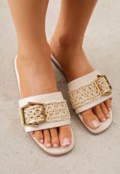 Beżowe Klapki w Stylu Boho z Plecionką z Rafii i Metalową Klamerką Mezelin. Brązowe klapki damskie Renee, bez wzorów, z jeansu, boho, bez obcasa, na płaskiej podeszwie. Za 79.99 zł.