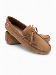 Mokasyny buty męskie skórzane z rzemykiem i podeszwą driver - brązowe V3 - Rozmiar: 43. Brązowe mokasyny męskie Ombre Clothing, na lato, z materiału, klasyczne. W wyprzedaży za 139.99 zł.