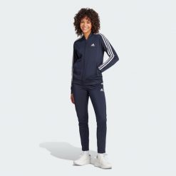 Dres Essentials 3-Stripes. Białe obuwie sportowe damskie Adidas, bez wzorów, z dresówki, na fitness i siłownię. Za 293.80 zł.