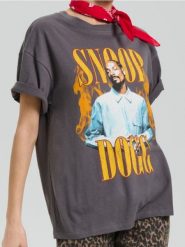 Bawełniana koszulka z nadrukiem Snoop Dogg - szary. Szare t-shirty damskie Sinsay, l, bez wzorów, z bawełny, bez kołnierzyka. W wyprzedaży za 22.99 zł.