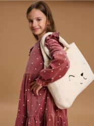 Torebka shopper ze sztucznym futerkiem - kremowy. Białe torby i plecaki dziecięce Sinsay. Za 25.99 zł.