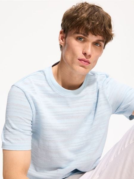 T-shirt regular w paski - jasnoniebieski. Niebieskie t-shirty męskie Reserved, l, bez wzorów, z bawełny, bez kołnierzyka. W wyprzedaży za 39.99 zł.
