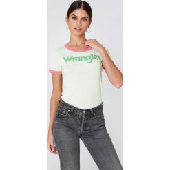 Wrangler T-shirt retro Kabel - Yellow. Żółte t-shirty damskie Wrangler, z nadrukiem, z bawełny, z kontrastowym kołnierzykiem. Za 121.95 zł.
