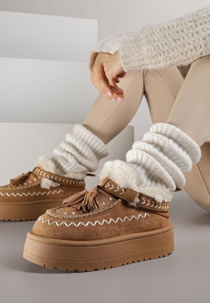 Brązowe Śniegowce na Grubej Podeszwie z Frędzlami i Haftem Linodis. Brązowe śniegowce i trapery damskie Born2be, z jeansu. Za 119.99 zł.