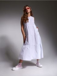 Sukienka maxi z marszczeniami - biały. Białe sukienki damskie Sinsay, l, bez wzorów, z bawełny, bez kołnierzyka, bez ramiączek, maxi. Za 79.99 zł.