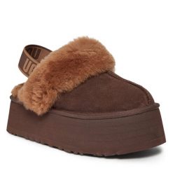 Kapcie Ugg. Brązowe kapcie damskie UGG, bez wzorów. Za 589.99 zł.