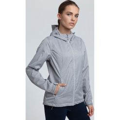 Kurtka miejska damska KUD004 - chłodny jasny szary. Kurtki damskie marki 4f. W wyprzedaży za 149.99 zł.