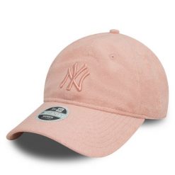 Czapka z daszkiem New Era. Czerwone czapki i kapelusze damskie New Era, bez wzorów. Za 99.99 zł.