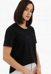 Koszulka z napisem T-RIS. Czarne koszulki sportowe damskie Volcano, s, bez wzorów, z bawełny, klasyczne, bez kołnierzyka. Za 64.99 zł.