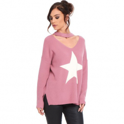 Sweter "Etoile" w kolorze jasnoróżowym. Czerwone swetry damskie Cosy Winter, prążkowane, z okrągłym kołnierzem. W wyprzedaży za 136.95 zł.