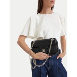 Torebka Nine West. Czarne torebki do ręki damskie Nine West, bez wzorów, klasyczne, bez dodatków. Za 229.99 zł.