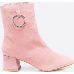 Public Desire - Botki. Czerwone botki damskie Public Desire, z materiału, z okrągłym noskiem, bez obcasa. W wyprzedaży za 79.90 zł.