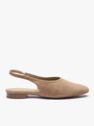 Jasnobrązowe wsuwane czółenka. Brązowe czółenka damskie Ryłko, bez wzorów, ze skóry, eleganckie, bez obcasa, na płaskiej podeszwie, bez zapięcia. Za 349.99 zł.