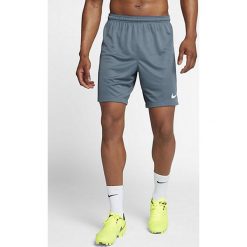 Nike Spodenki męskie M NK Dry SQD Short K szary r. S (859908 497). Spodnie sportowe męskie Nike, sportowe. Za 104.45 zł.