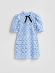 Koronkowa sukienka - jasnoniebieski. Niebieskie sukienki damskie Reserved, na co dzień, l, w ażurowe wzory, z koronki, bez kołnierzyka, bez ramiączek, mini, proste. Za 199.99 zł.