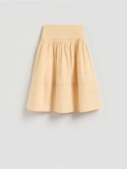 Bawełniana spódnica midi - żółty. Żółte spódnice damskie Reserved, l, bez wzorów, z bawełny, midi, rozkloszowane. Za 129.99 zł.