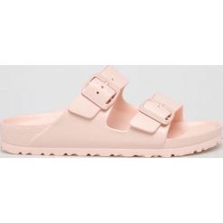 Birkenstock - Klapki Arizona. Czerwone klapki damskie Birkenstock, bez wzorów, z bawełny, bez obcasa, bez zapięcia. Za 119.90 zł.