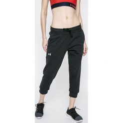 Under Armour - Spodnie. Spodnie sportowe damskie marki Under Armour. W wyprzedaży za 159.90 zł.