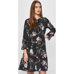 Answear - Sukienka Secret Garden. Czarne sukienki damskie ANSWEAR, l, bez wzorów, z elastanu, casualowe, bez kołnierzyka, bez ramiączek. Za 149.90 zł.