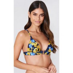 NA-KD Swimwear Góra od bikini z metalową sprzączką - Blue,Multicolor,Yellow. Bikini damskie marki NA-KD Swimwear. W wyprzedaży za 20.19 zł.