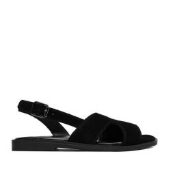 Sandały Lasocki. Czarne sandały damskie Lasocki, bez wzorów, bez obcasa, na płaskiej podeszwie, bez zapięcia. Za 139.99 zł.