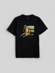 4F T-shirt regular z nadrukiem męski - czarny S. Czarne t-shirty męskie 4f, m, bez wzorów, z bawełny, klasyczne, bez kołnierzyka. Za 79.99 zł.