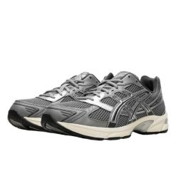 Buty do chodzenia dla dorosłych ASICS Gel-1130 Clay Grey Pure Silver. Czarne obuwie sportowe damskie Asics, bez wzorów, z meshu, do biegania. Za 966.98 zł.