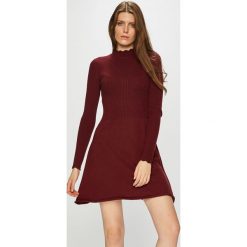 Only - Sukienka. Czarne sukienki damskie Only, l, bez wzorów, z dzianiny, casualowe, bez kołnierzyka, bez ramiączek. W wyprzedaży za 89.90 zł.