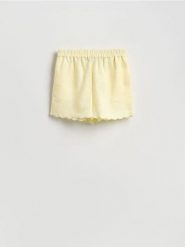 Szorty z lnem - jasnożółty. Żółte szorty damskie Reserved, l, bez wzorów, z wiskozy. Za 89.99 zł.