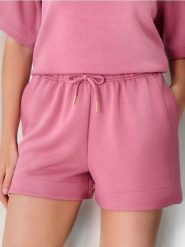 Szorty dresowe z wiązaniem - fioletowy. Fioletowe szorty damskie Sinsay, l, bez wzorów, z dresówki. Za 39.99 zł.