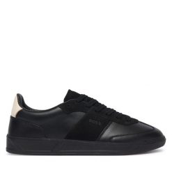 Sneakersy BOSS. Czarne botki damskie Boss, bez obcasa, na płaskiej podeszwie, bez zapięcia. Za 949.99 zł.