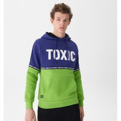 Bluza z napisem Toxic - Fioletowy. Bluzy męskie marki House. Za 129.99 zł.